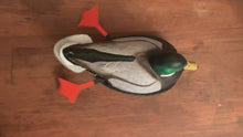 Load and play video in Gallery viewer, The Boss Bird - Realistic Lifelike Motion Decoy